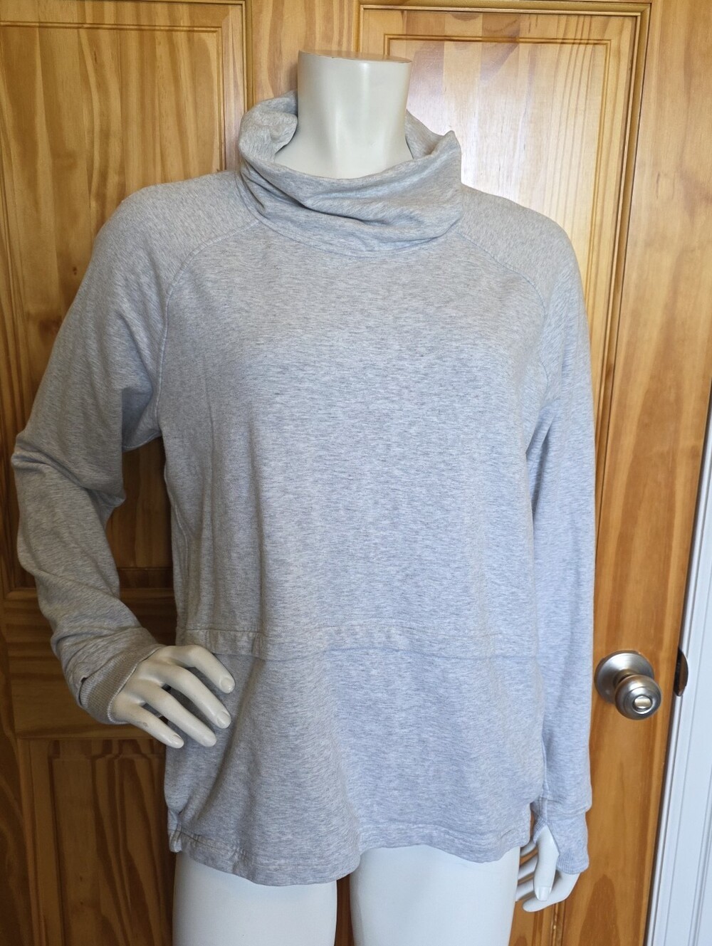 Lululemon Size 10 Find Your Unwind Grey Pullover Sweater
